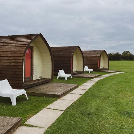 גלוסטר Rodway Hill Golf & Eco Pod Hotel מראה חיצוני תמונה