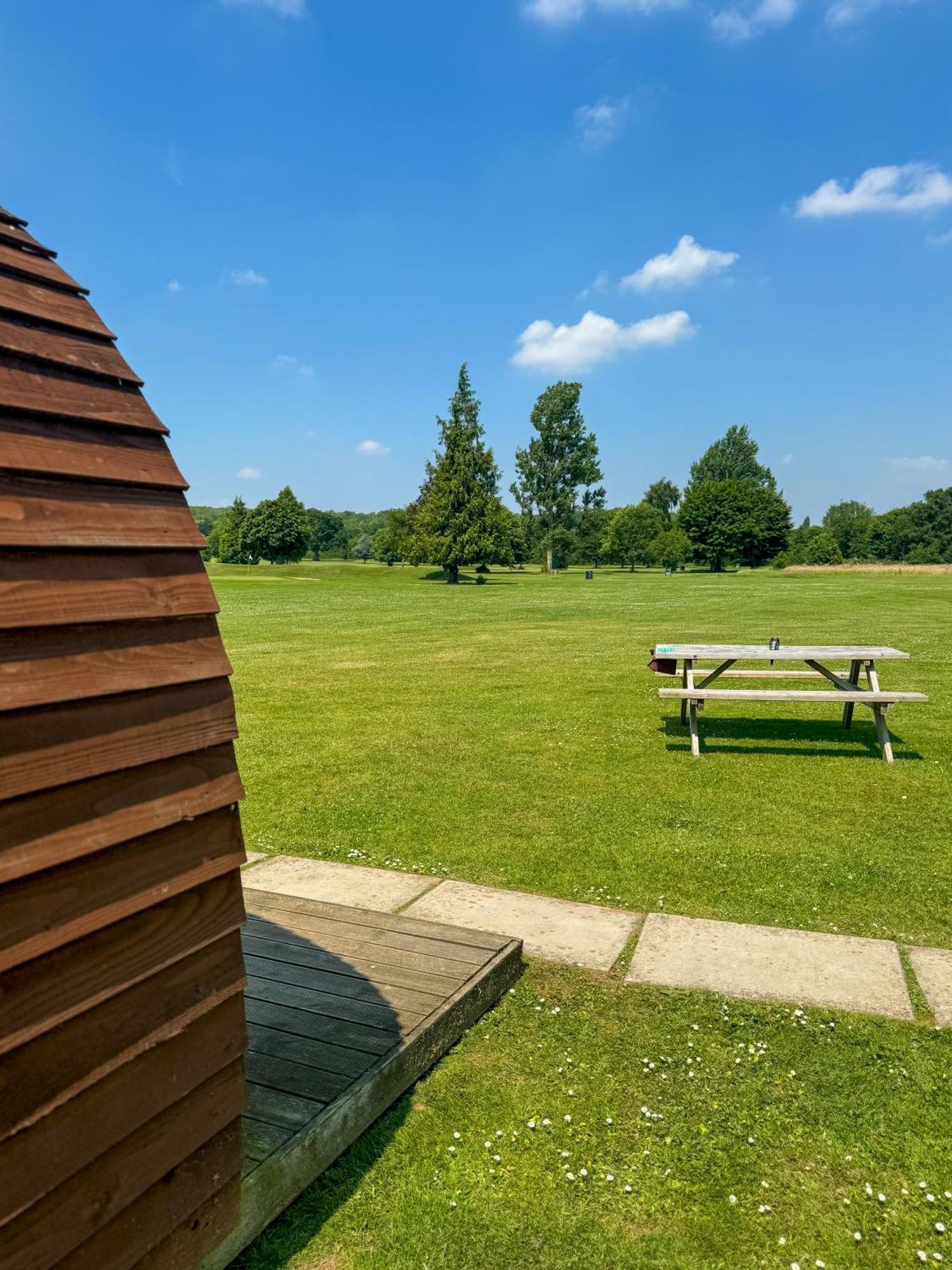 גלוסטר Rodway Hill Golf & Eco Pod Hotel מראה חיצוני תמונה