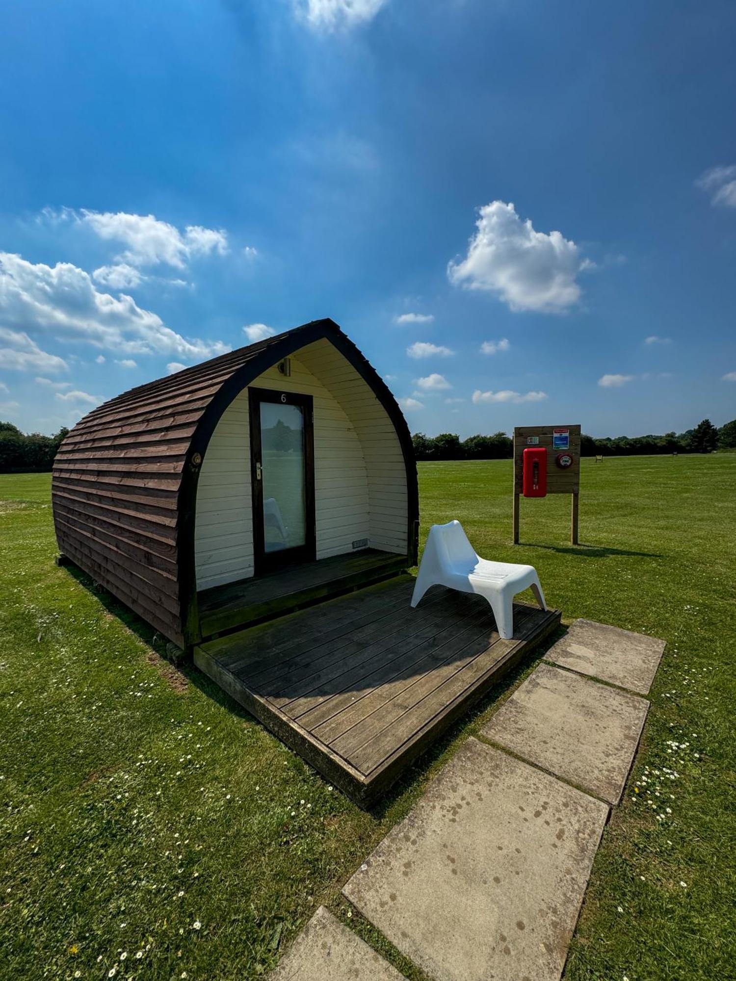 גלוסטר Rodway Hill Golf & Eco Pod Hotel מראה חיצוני תמונה