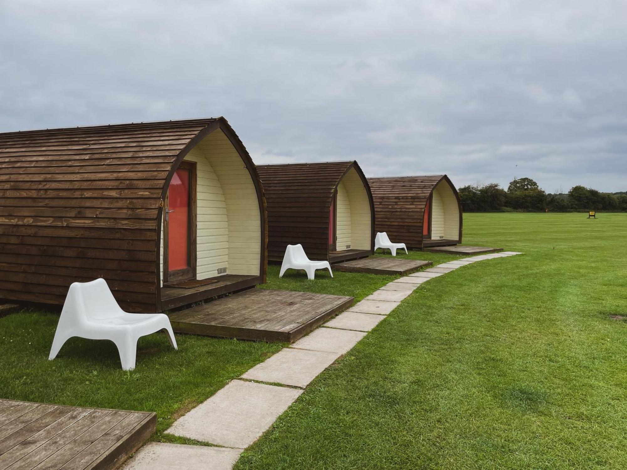 גלוסטר Rodway Hill Golf & Eco Pod Hotel מראה חיצוני תמונה