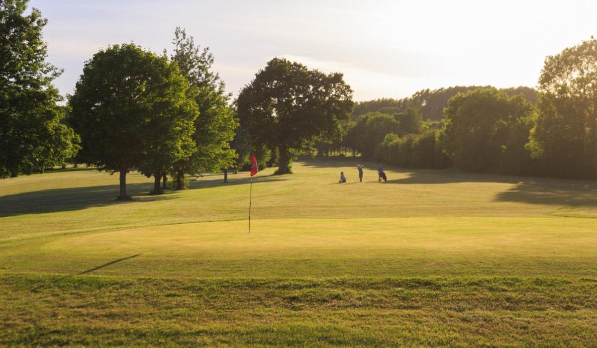 גלוסטר Rodway Hill Golf & Eco Pod Hotel מראה חיצוני תמונה