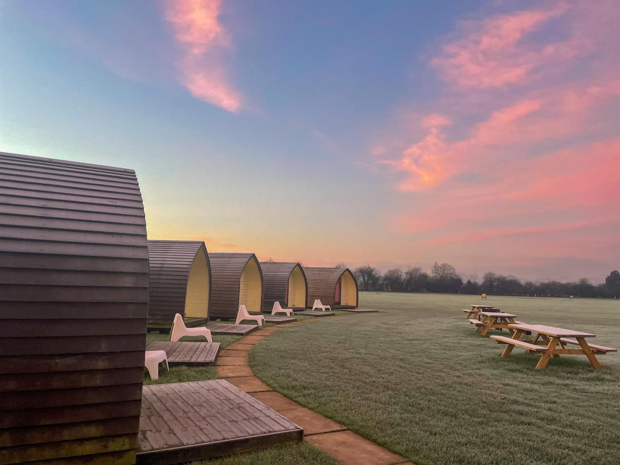 גלוסטר Rodway Hill Golf & Eco Pod Hotel מראה חיצוני תמונה